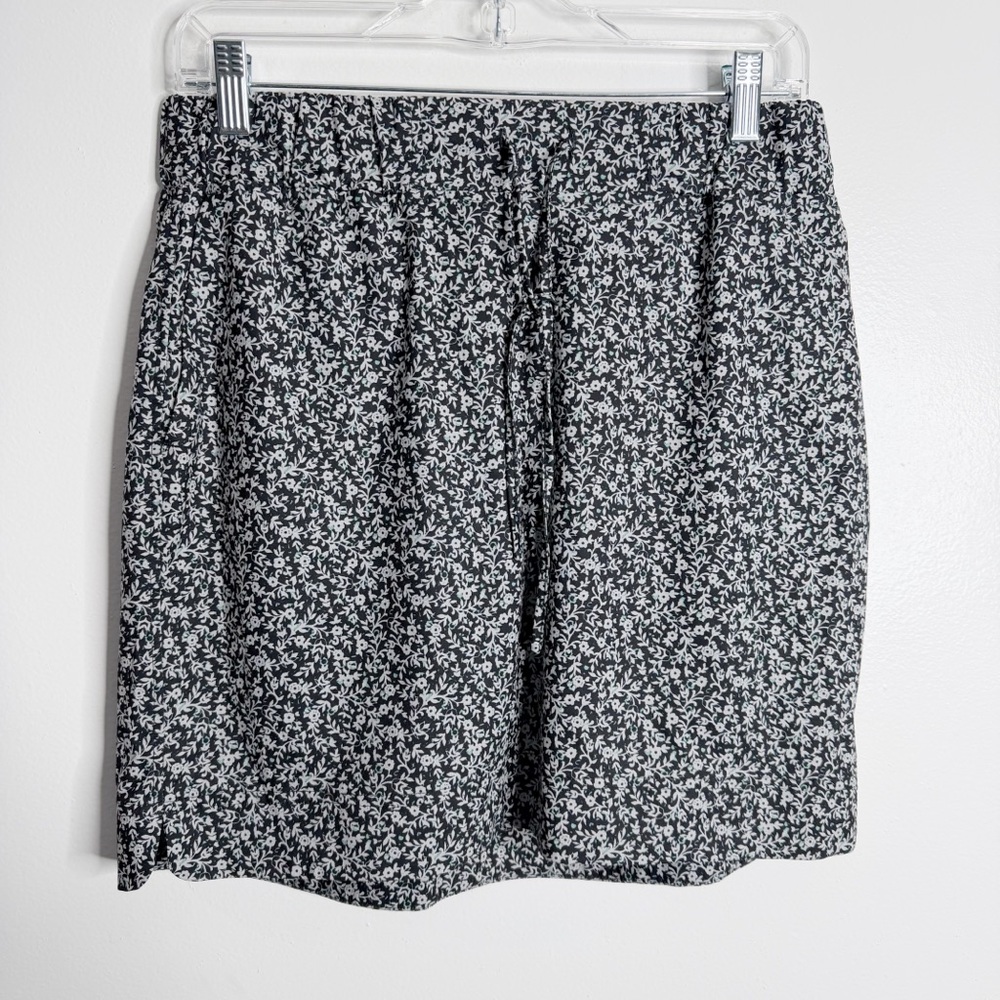 NWOT J. Jill Fit Floral Performance Skort Black Gray Size Small On The‎ Go